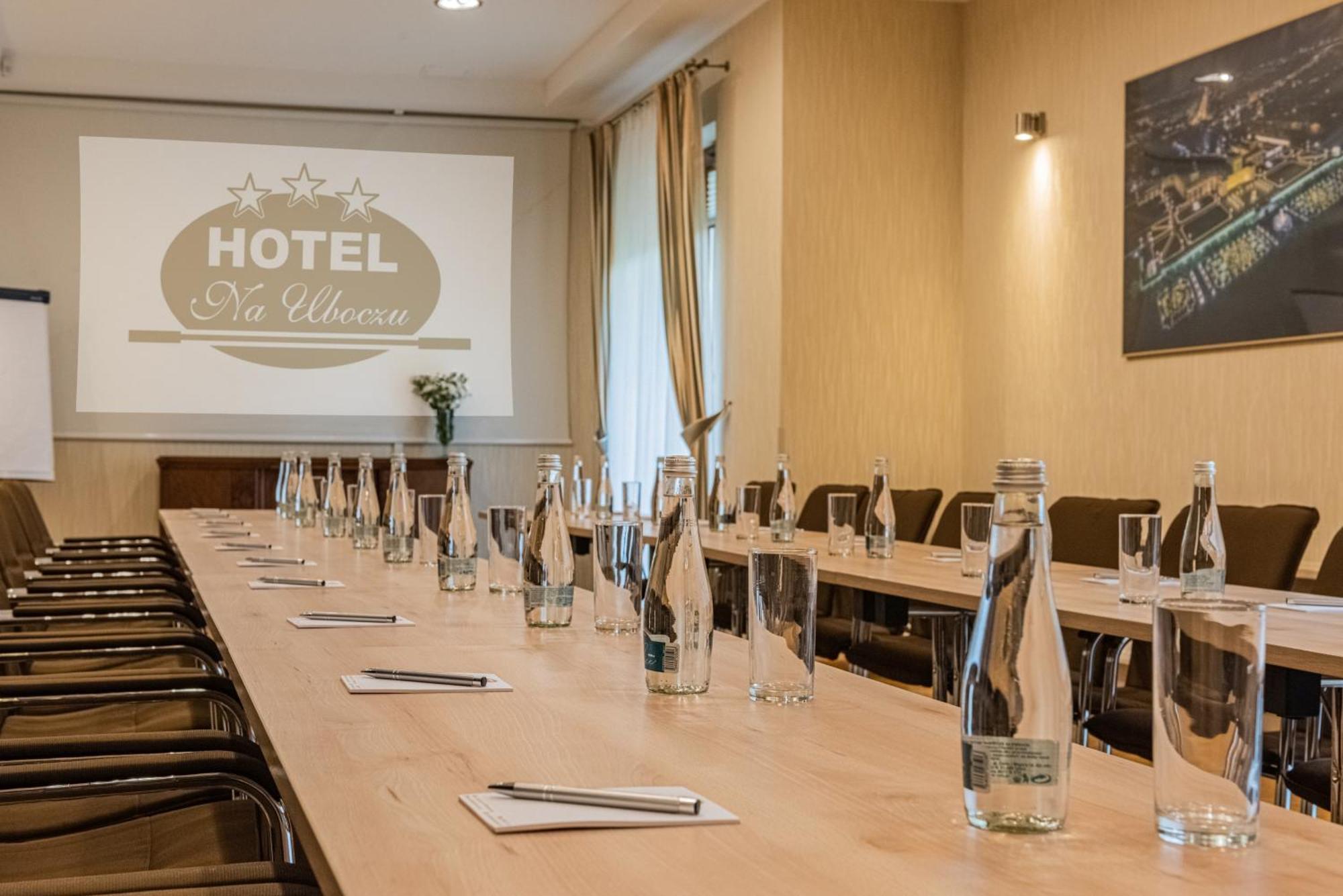 Hotel Na Uboczu Varsovia